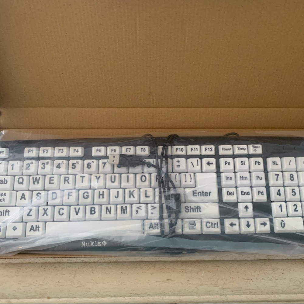 NWT USB wired high contrast oversized letters Black and White Keyboard